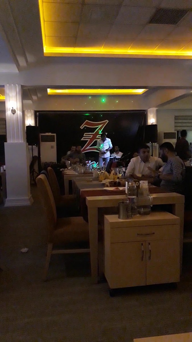 Z Restaurant Cafe & Bar — fotoğraf 4