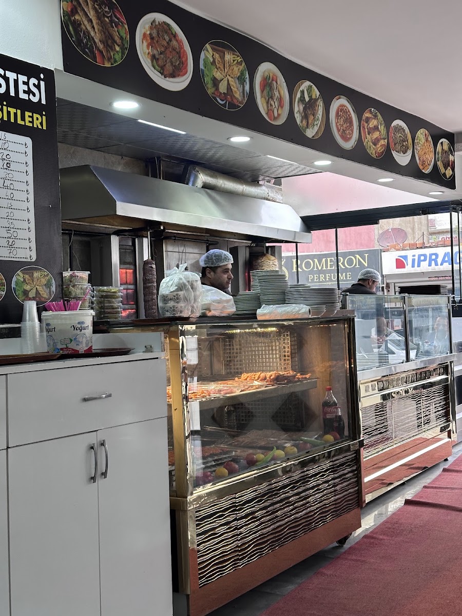 Zeki Ustanın Yeri Döner Kebab Sulu Yemek Izgara Salonu — fotoğraf 4