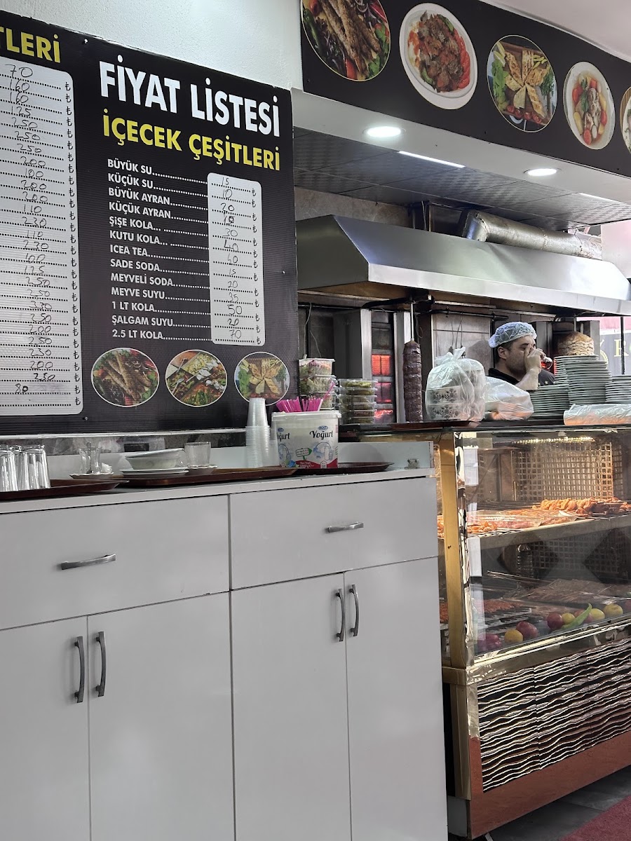 Zeki Ustanın Yeri Döner Kebab Sulu Yemek Izgara Salonu — fotoğraf 2