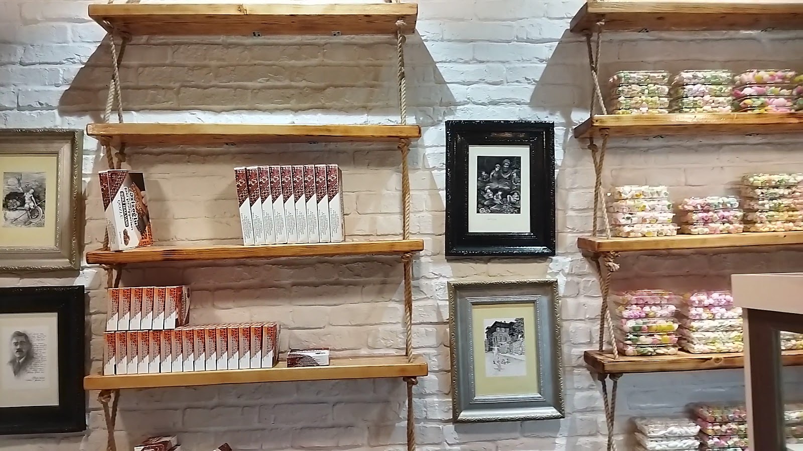 Əzizoğlu Şəki Şirniyyatları (Azizoghlu Sweets Home) — fotoğraf 3